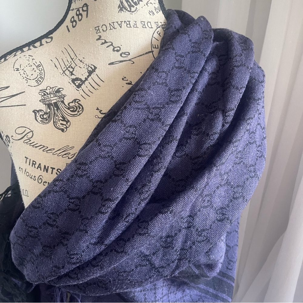 Gucci Diamente Survie Monogram Shawl - Picture 3 of 13